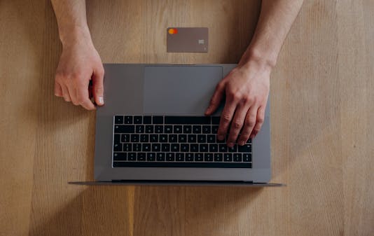 Przelewy ekspresowe - czy warto z nich korzystać?